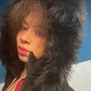 Meet your Posher, A'niaya